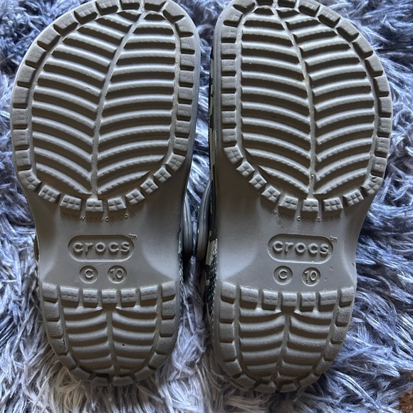 Toddler Camo Crocs - Picture 2 of 8